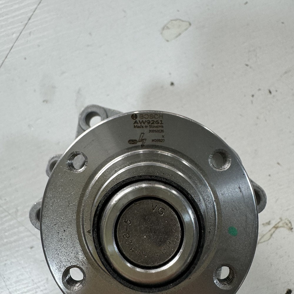 BOSCH Water Pump For BMW X5 E34 E36 E39 E46 E53 E83 E85 11517527799 11517527910