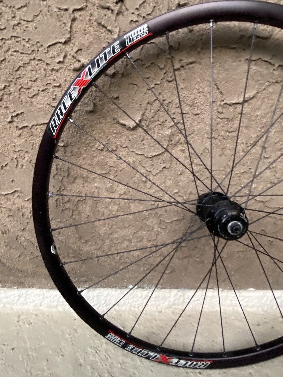 Black Bontrager Race X Lite Tubeless F100/R135mmQR 26” Centerlock Disc Wheelset