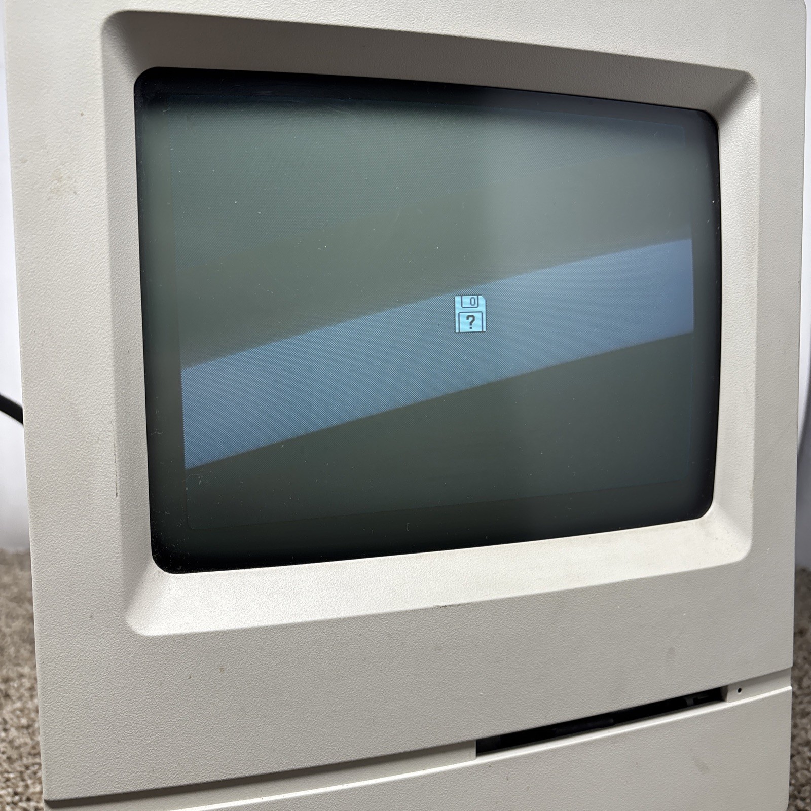 Apple Macintosh Classic Vintage Computer M0420 FOR PARTS READ