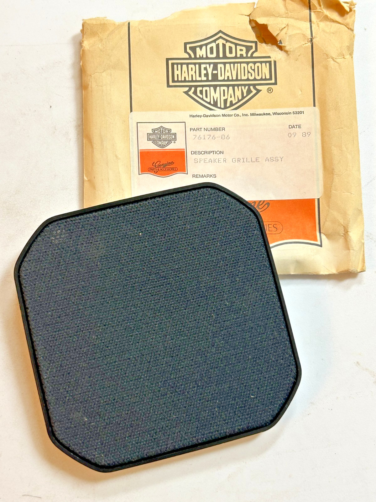 OEM H-D SPEAKER GRILLE ASSY - 76176-86