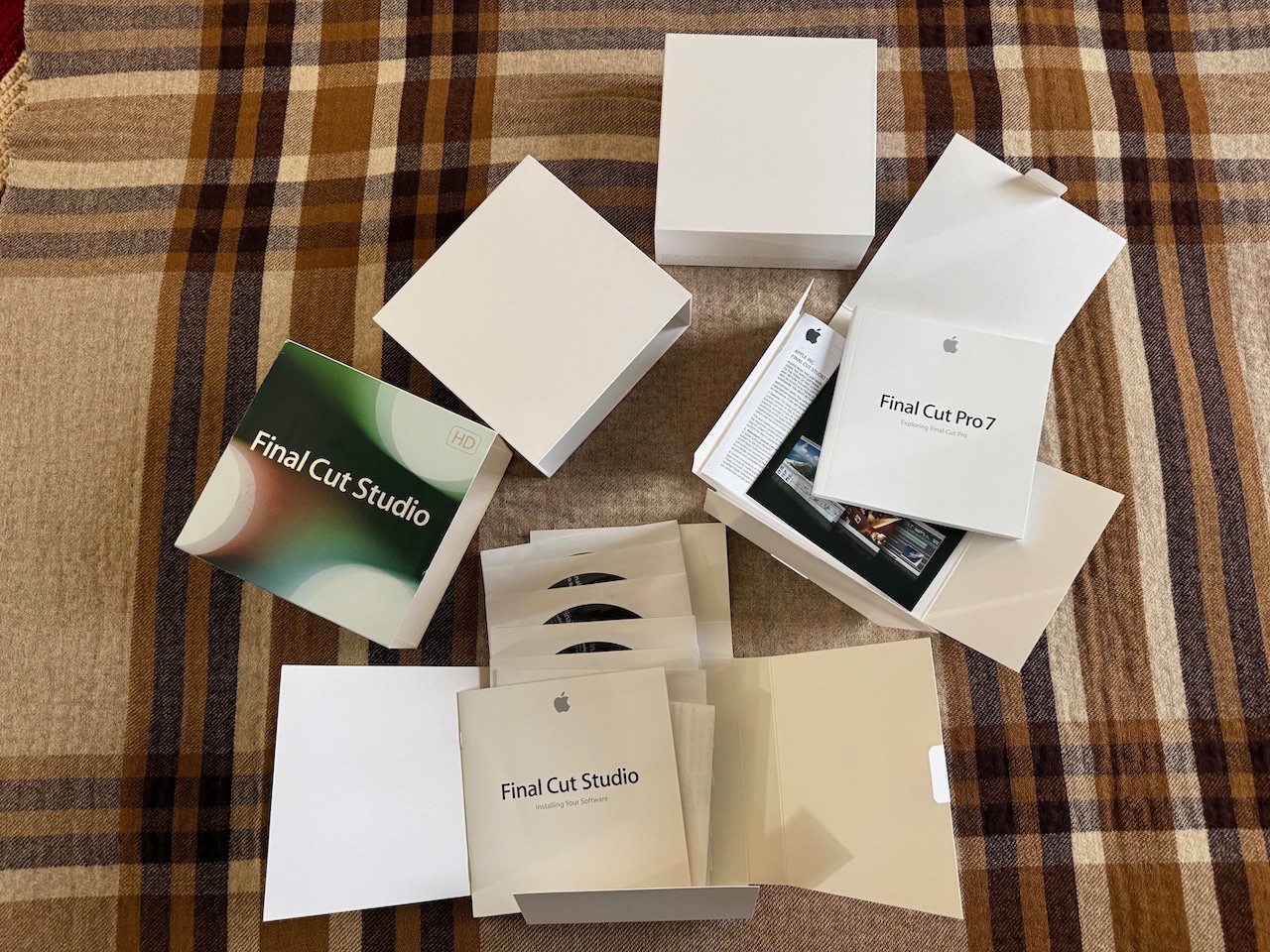 Apple Final Cut Studio HD Upgrade Edition Complete w/ Discs & Documentation