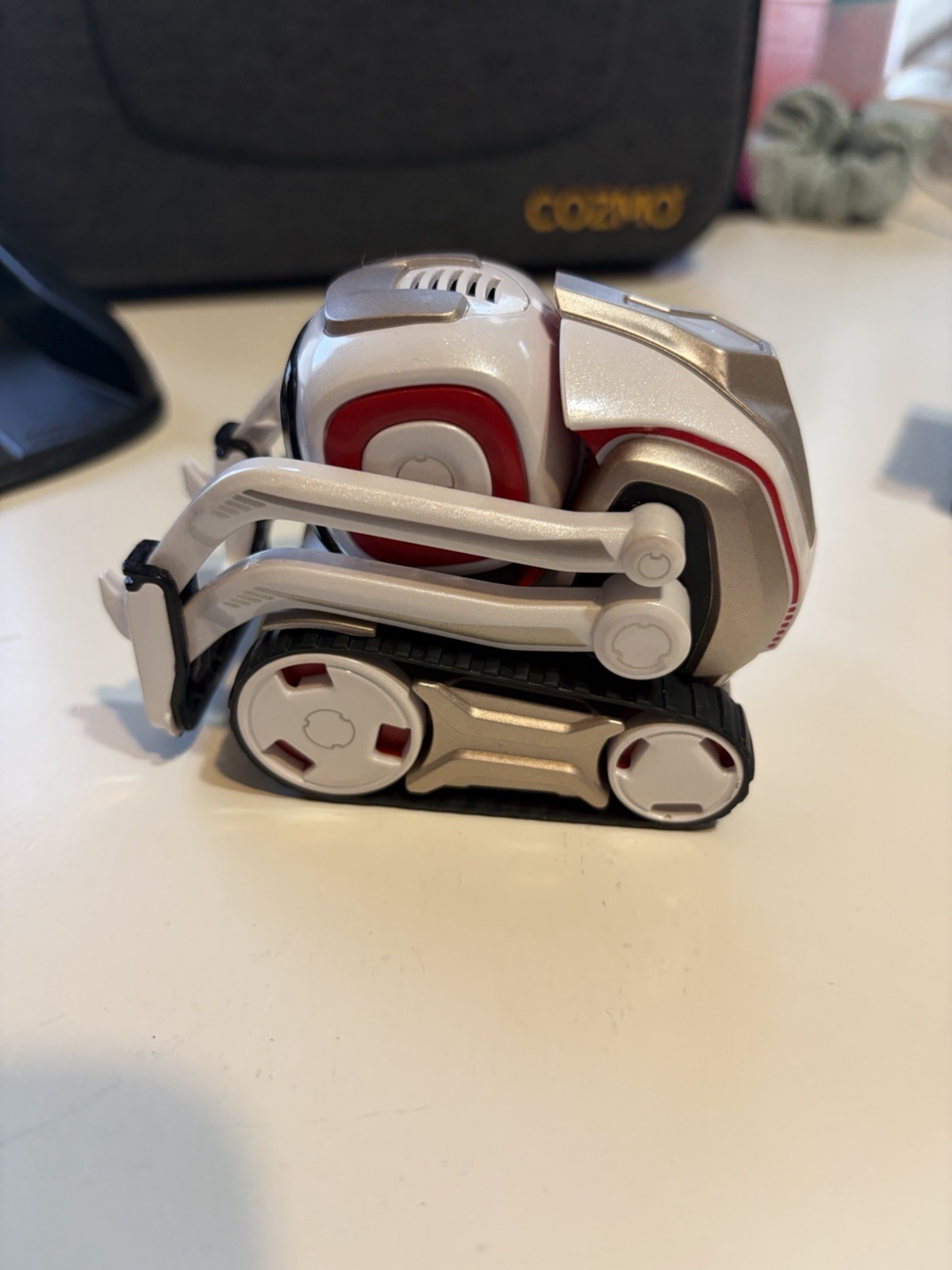 Cozmo Robot By Anki Gen 2 600mah Upgrade. With Case Full Set Read!!