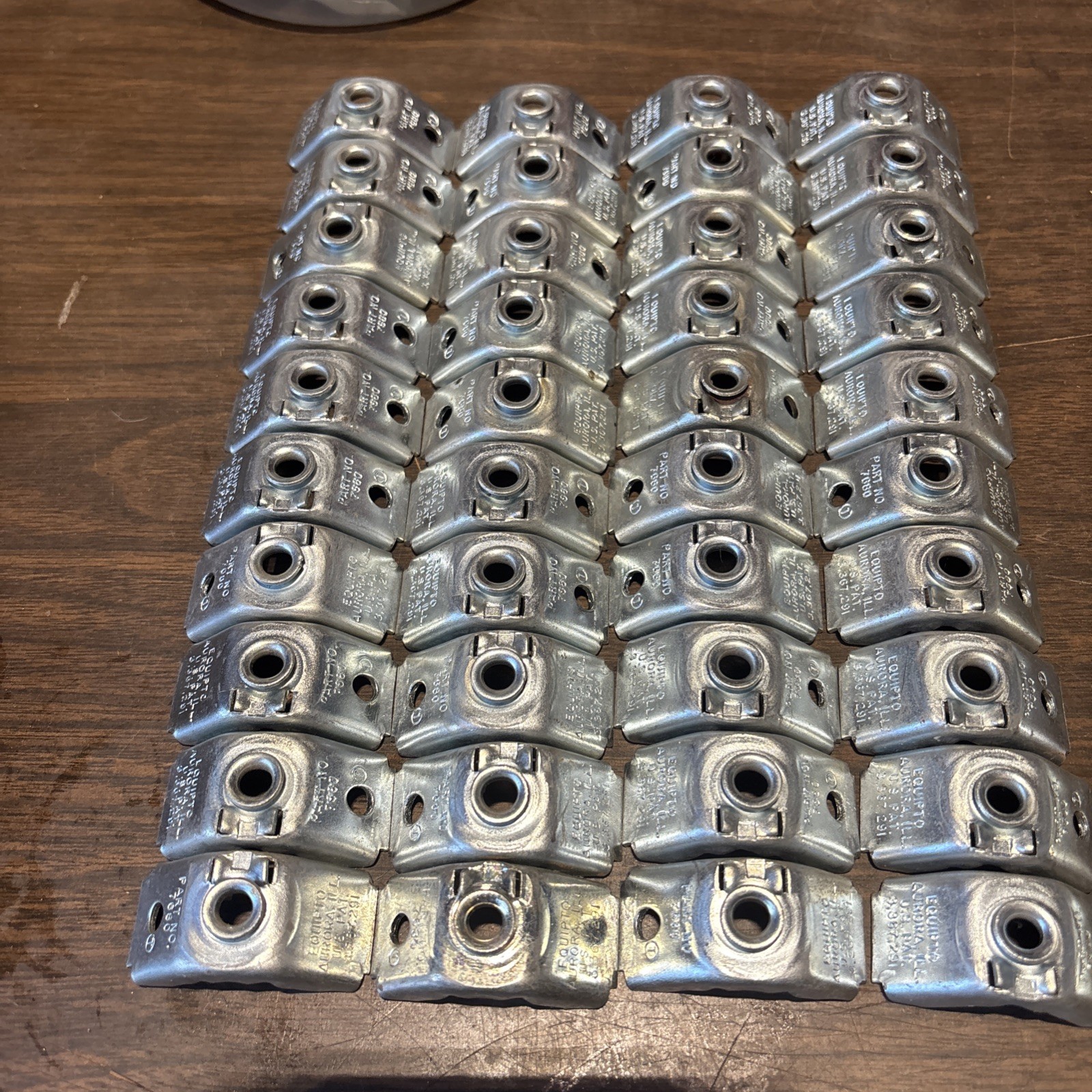 102C) Brand new 40 Equipto Shelf V Clips 7680 - 40 pieces