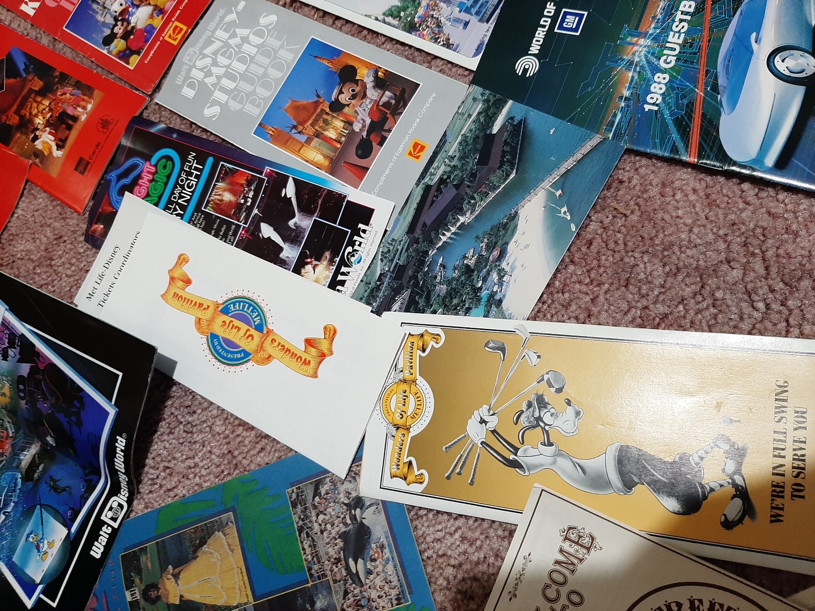 HUGE LOT - DISNEY WORLD and FLORIDA Sites - Brochures Books Souvenirs - 80s-90s