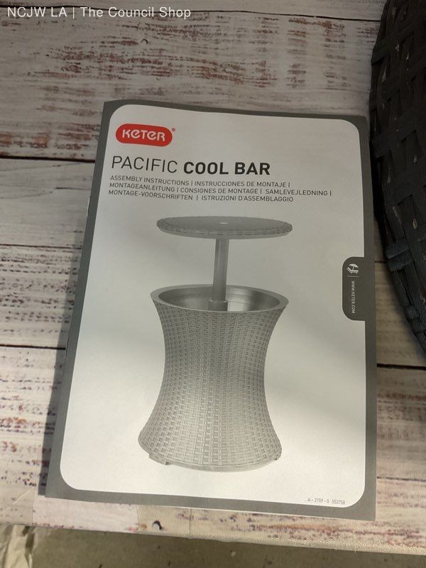 New Open Box Keter Pacific Cool Bar Outdoor Patio Furniture & Hot Tub Side Table