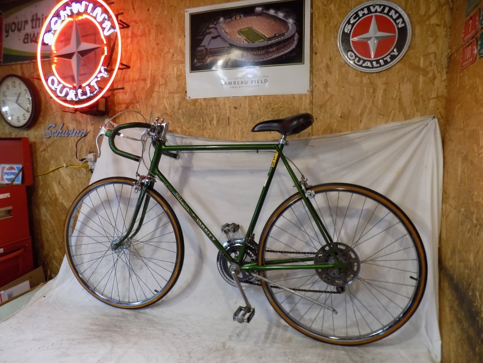 1972 SCHWINN VARSITY MENS 10-SPEED CAMPUS GREEN ROAD BIKE CONTINENTAL RACER 27