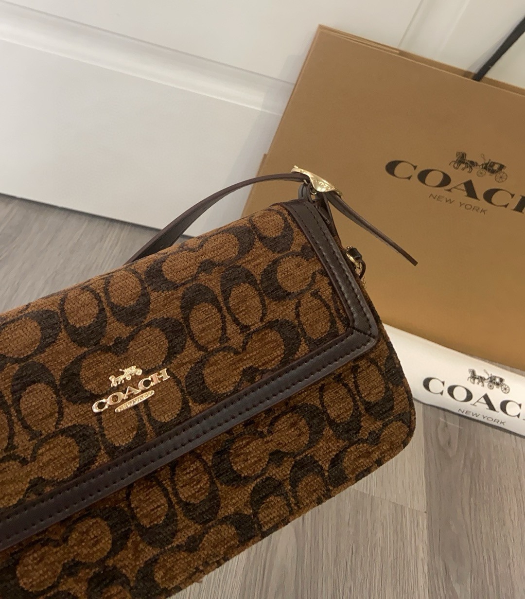 Shoulder Bag Small Flap Signature Chenille Brass/Trüf CCV65 NWT-