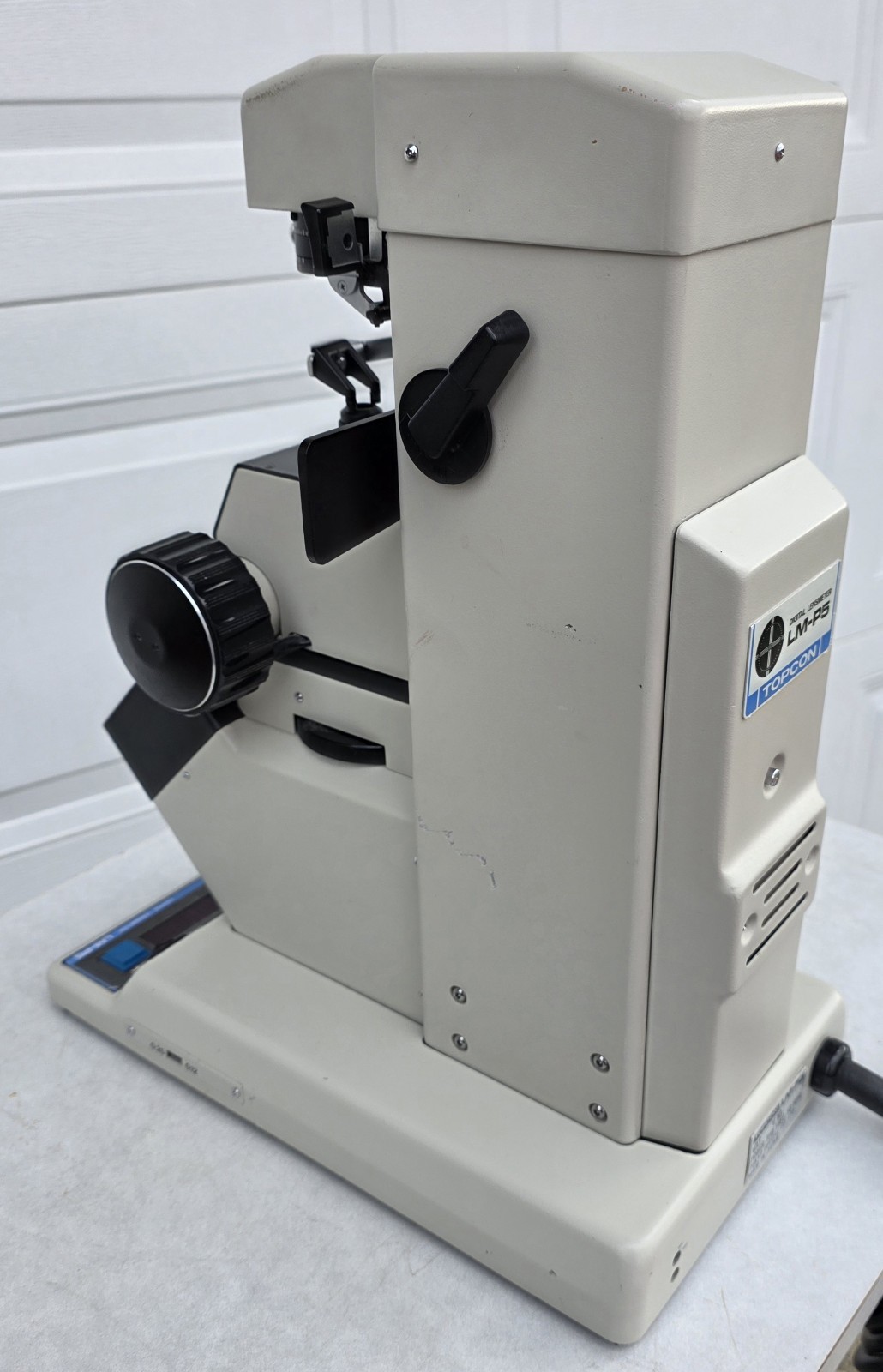 Topcon LM-P5 Digital Lensmeter POWERS ON! -for parts only