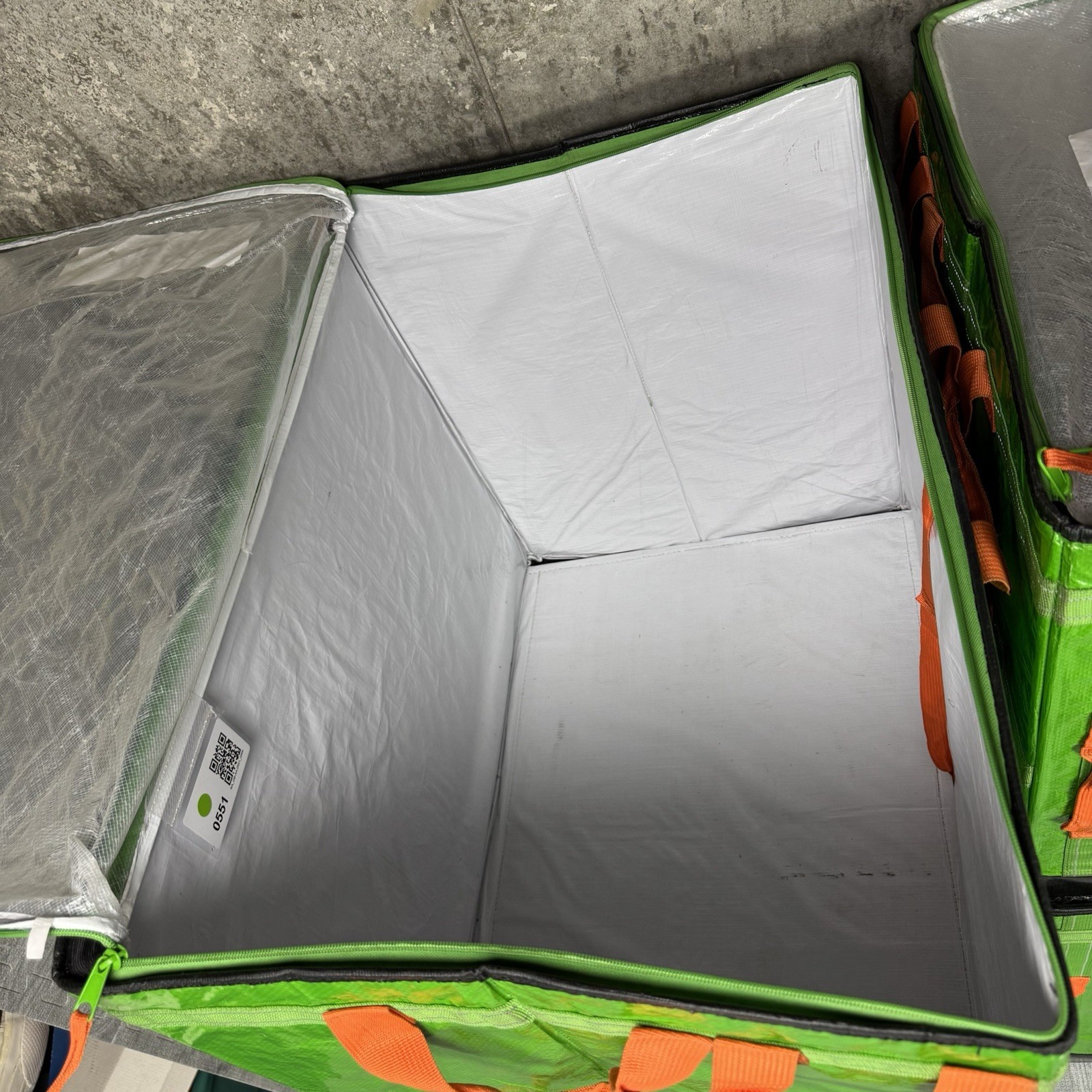 LOT OF 4 PREMIUM AMAZON COURIER DELIVERY CURRENT STYLE TOTE BAGS 28x24x20 GREEN