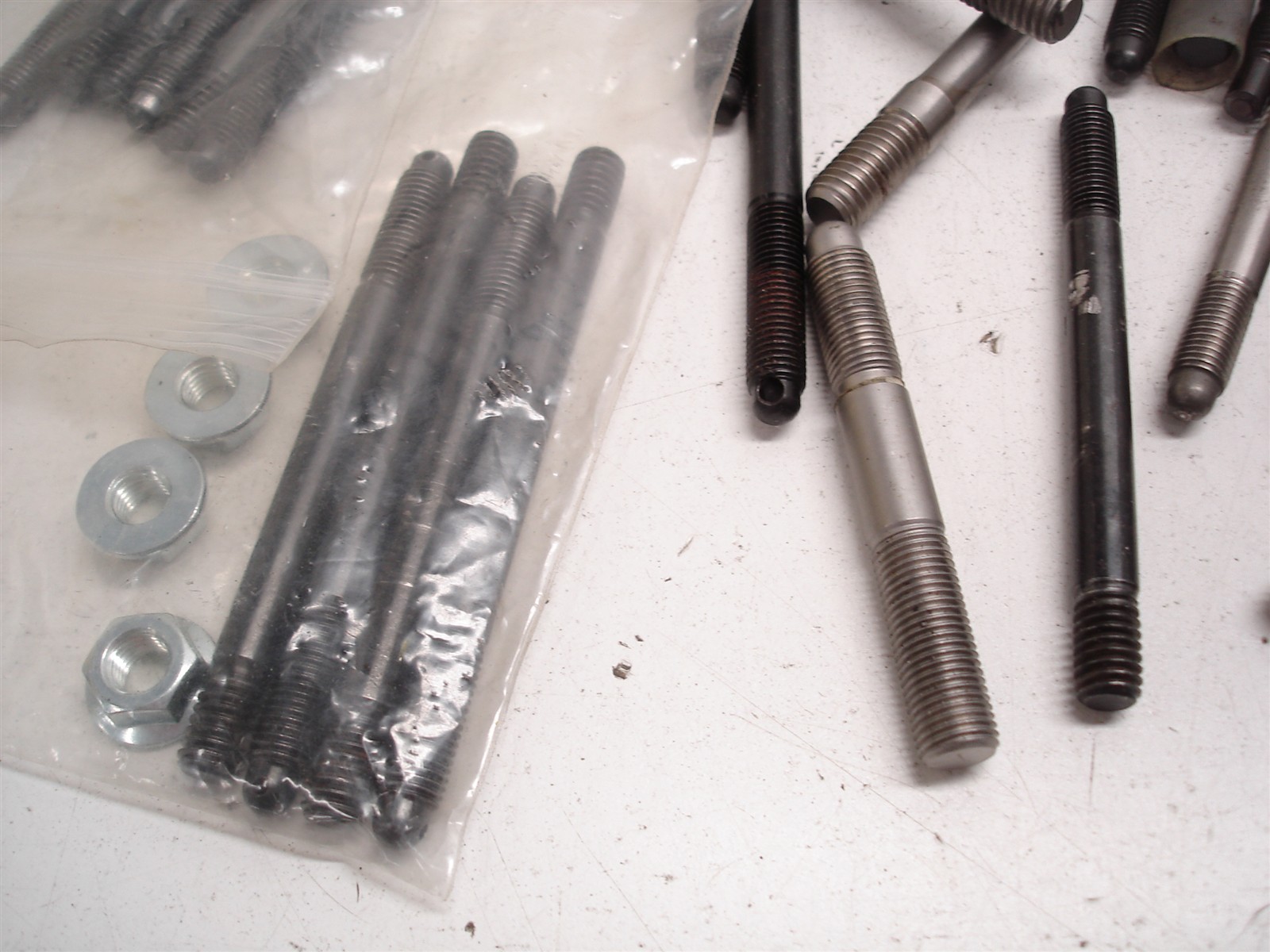 136 ARP / A1 TECHNOLOGIES BULK ASSORTED ENGINE STUDS 5/16"-1/2" HEAD MAIN CARB