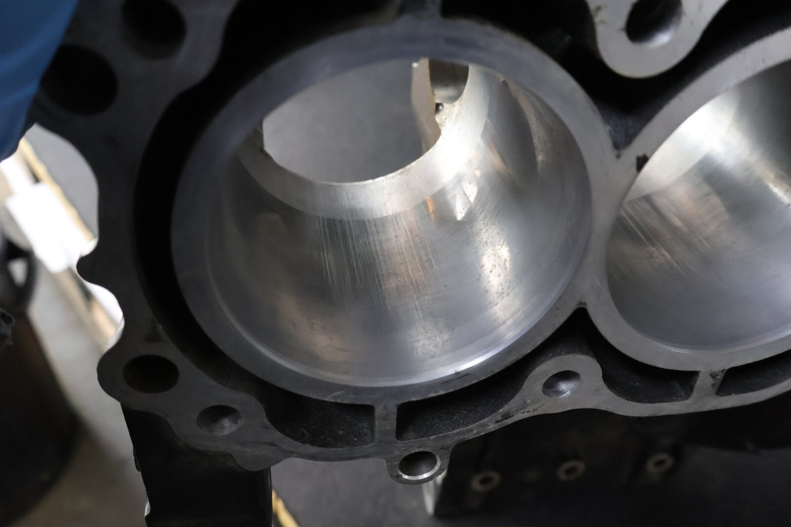 HONDA 2007 CBR1000RR CBR1000 ENGINE CYLINDER MOTOR BLOCK UPPER CRANKCASE