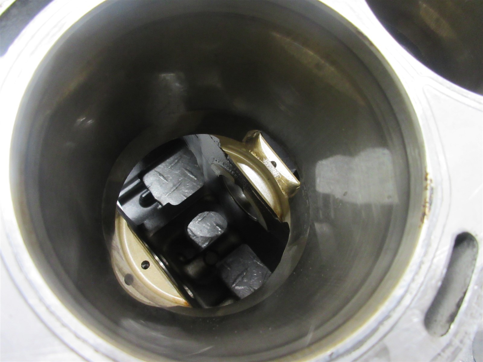 2009 08-11 Kawasaki ZX14R ZX14 Crankcase Case Engine Motor Block Piston **READ**