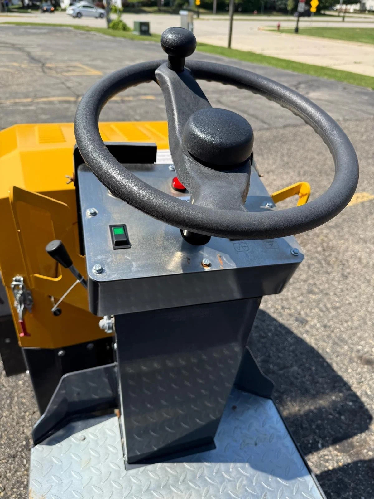 1 Ton Asphalt Roller BRIGGS & STRATTON ENGINE - EPA certified