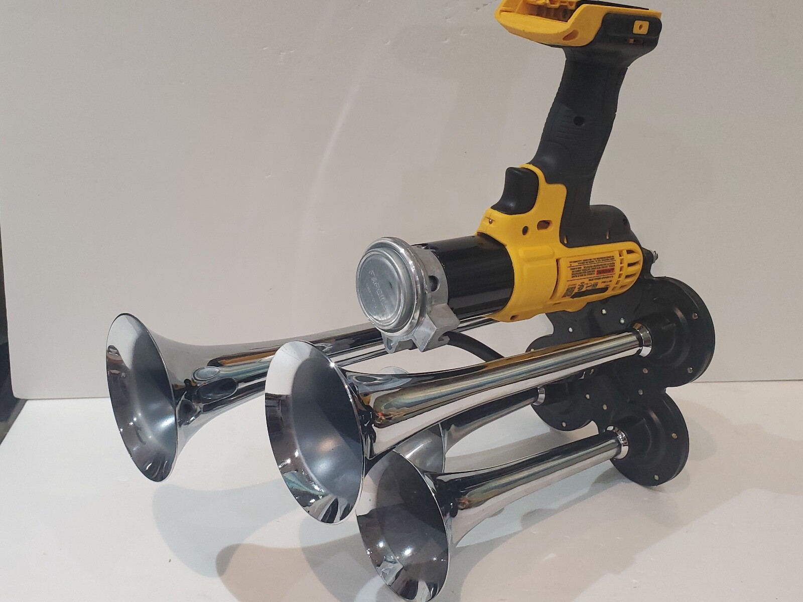 DeWALT 20V MAX Impact QUAD Air Horn Train Horn Compressor ,Black Trumpets 14"