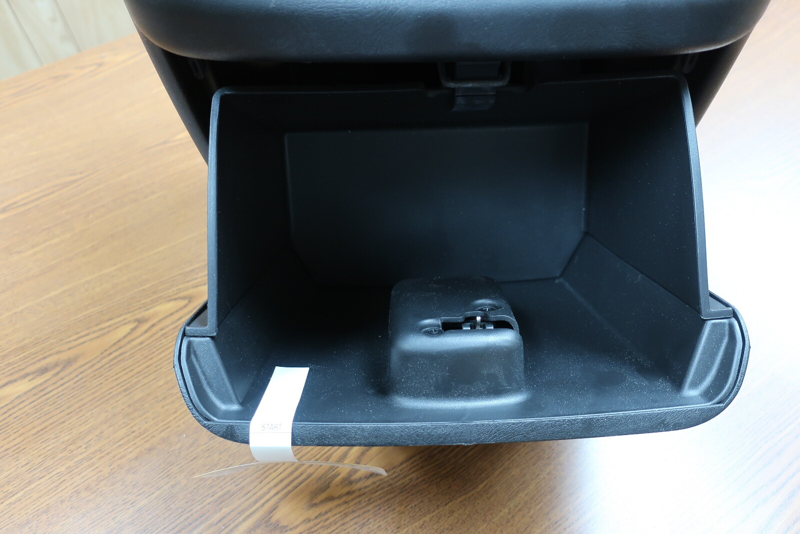 03-24 Chevy Express/GMC Savana Van Black Center Console Cup with Opening Door