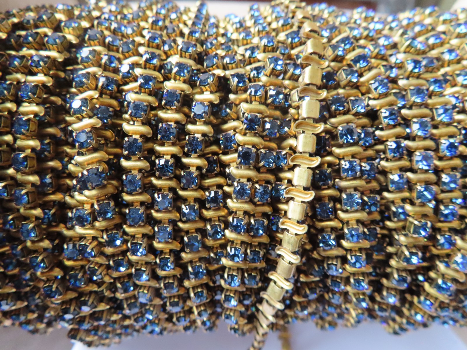 6 Feet Swarovski Rhinestone fancy S chain 24pp Montana ./ Brass