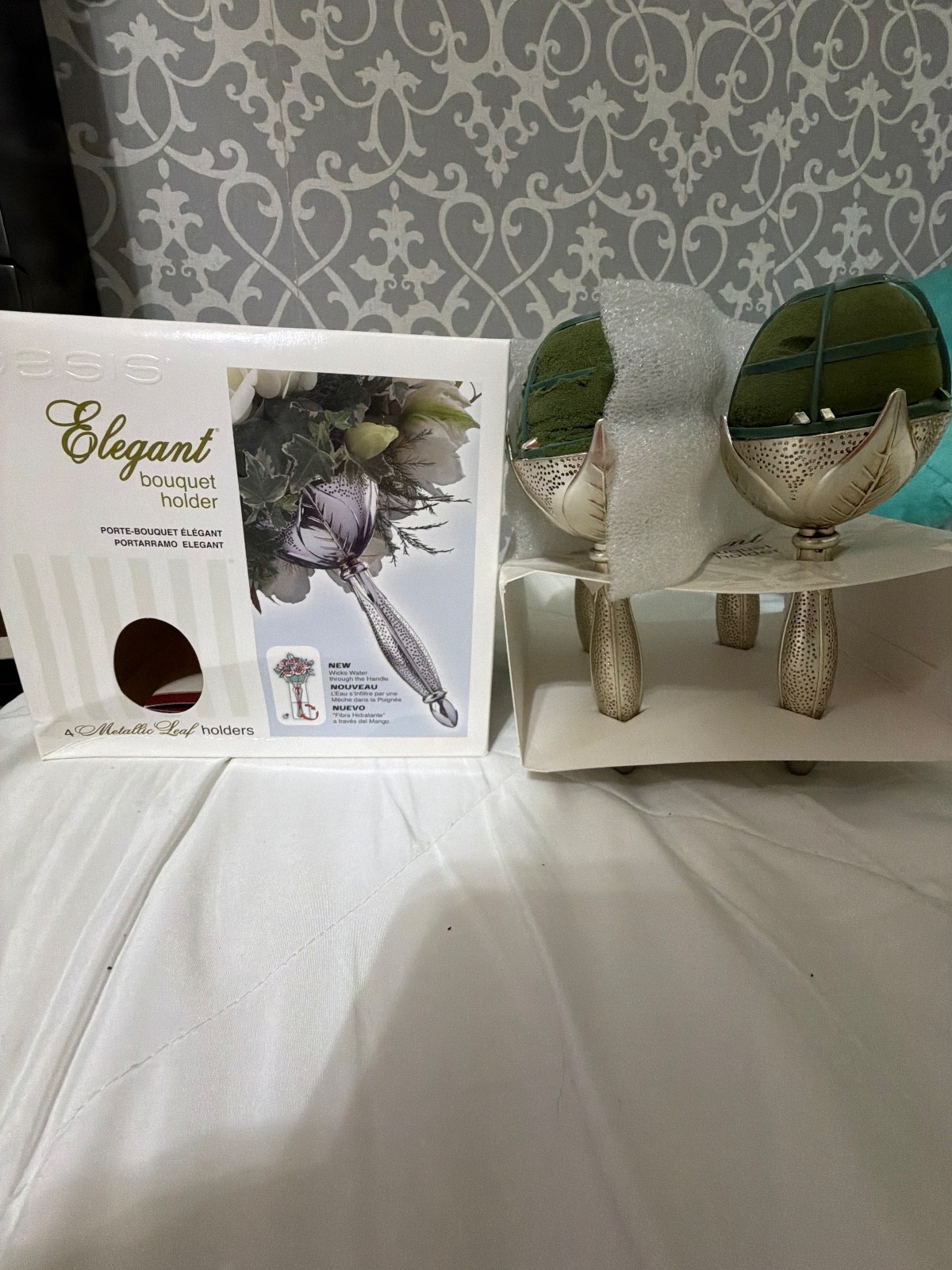 oasis elegant boquet holder 4 items per package