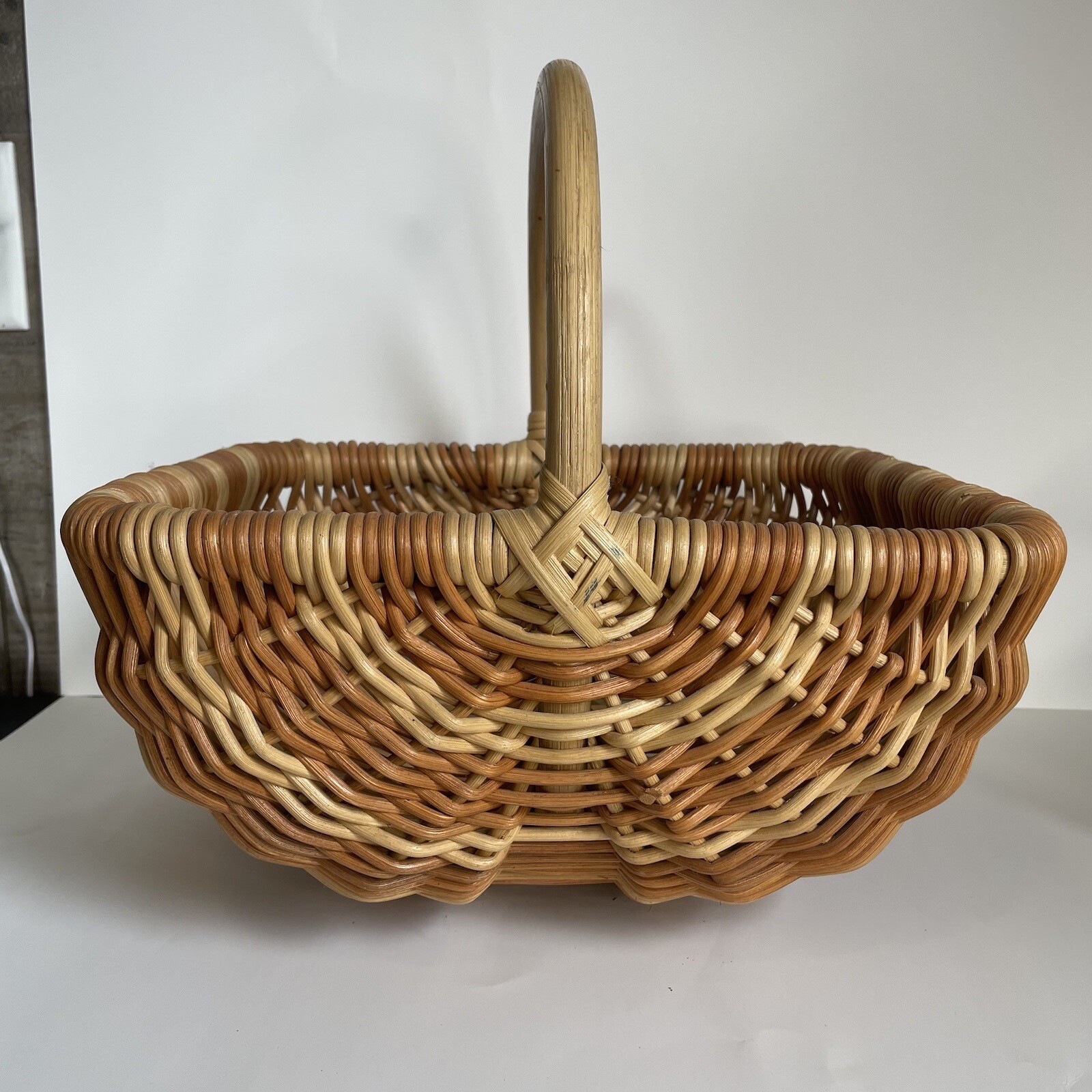 Vtg Buttocks Woven Basket Harvest Egg Gathering Country Farmhouse Primitive
