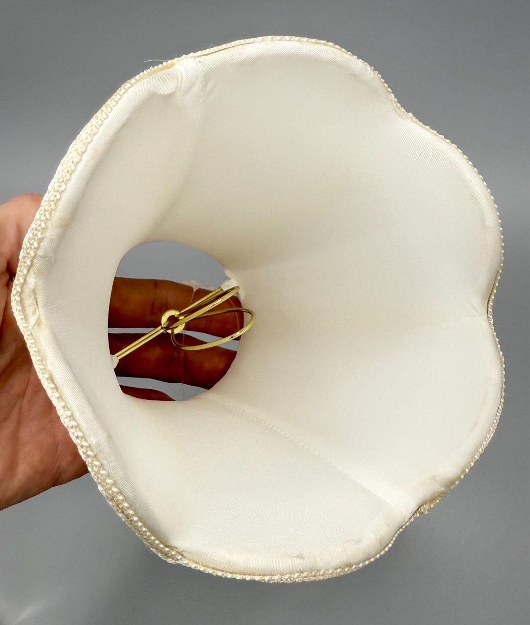 ⭕️ NEW CANTERBURY ROSEART 5” BONE SCALLOPED SILK LAMPSHADE CLIP ON NOS