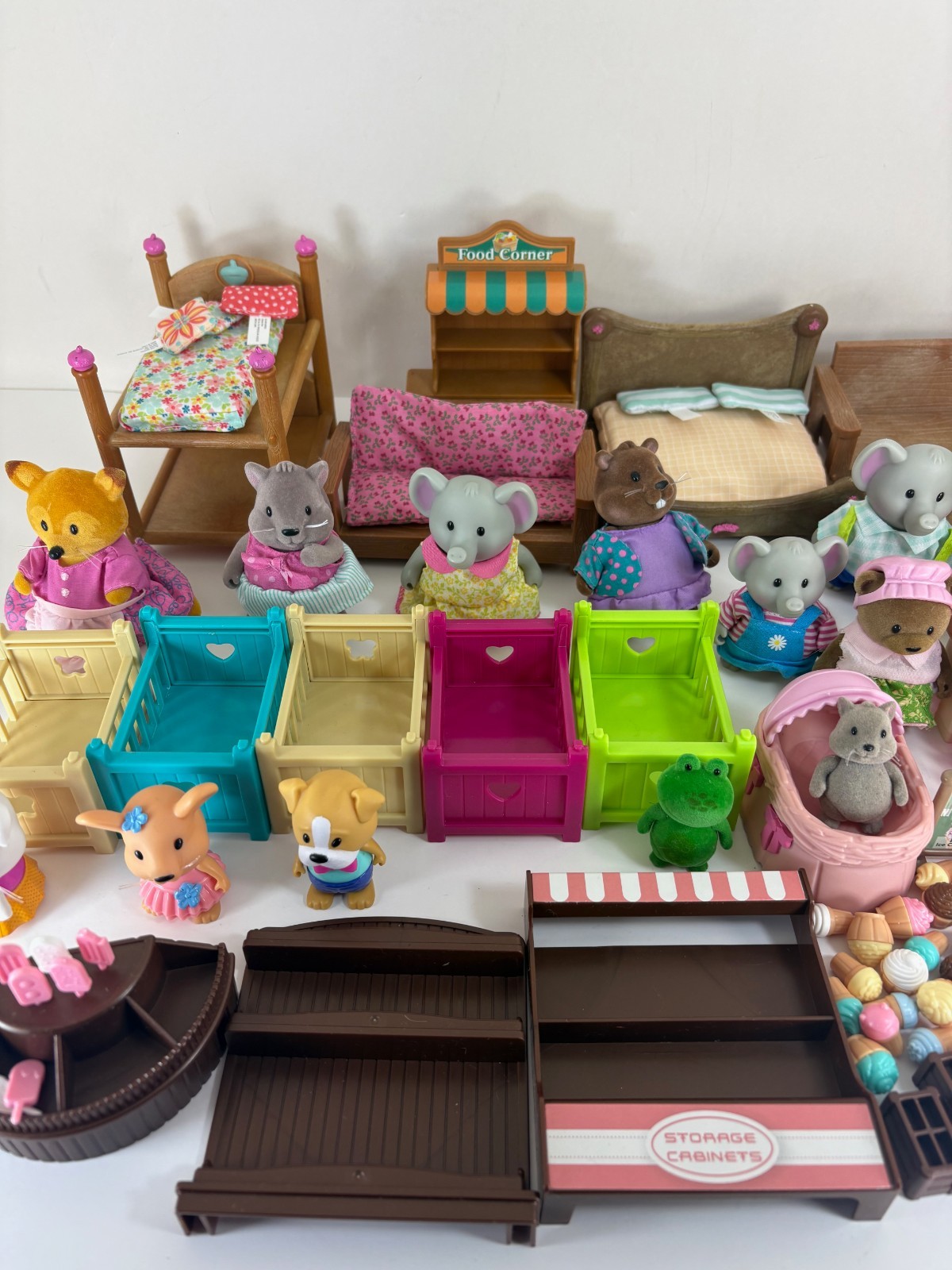 Lot Of Battat Lil Woodzeez Animals & Furniture