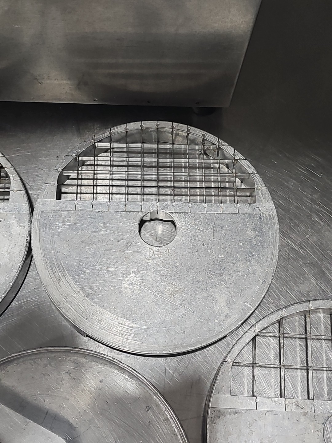 Mannhart MV 80 Commercial Food Processor With 6 pc Disc Attachment Set