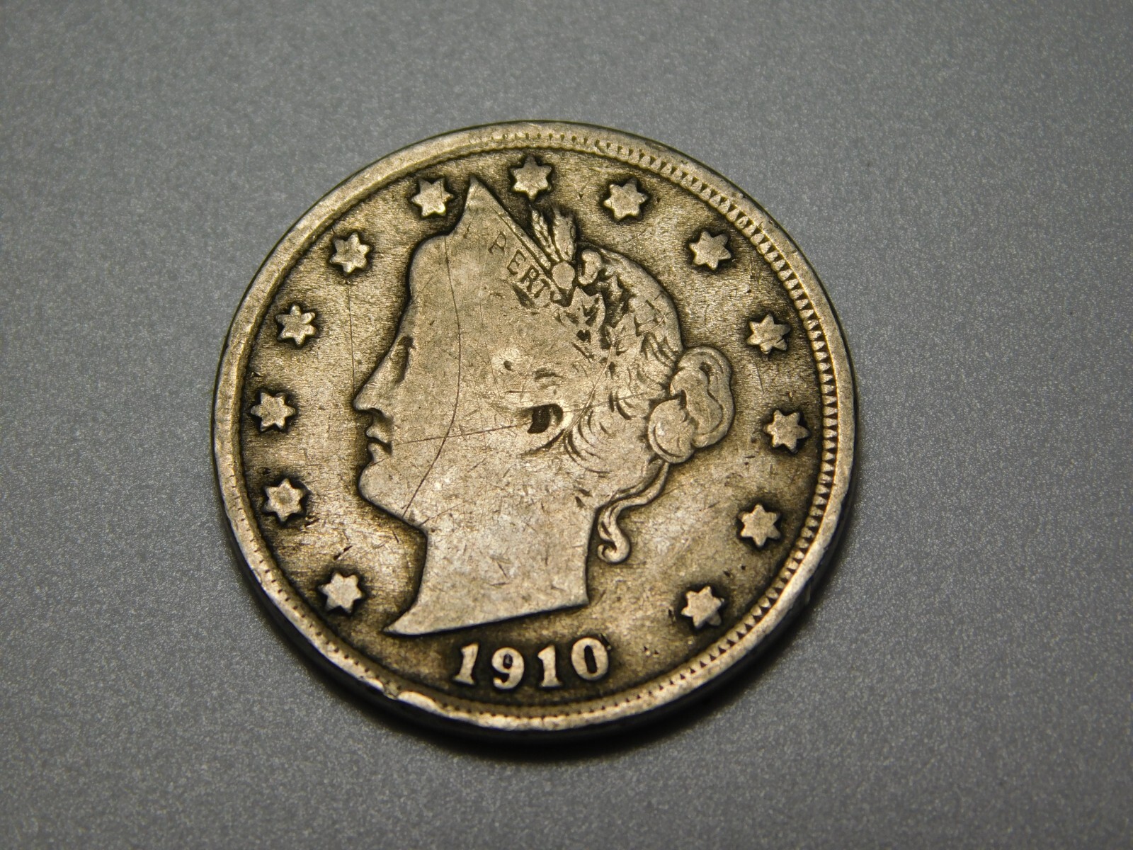 US COIN 1910 LIBERTY HEAD V NICKEL SLIGHTLY OFF CENTER