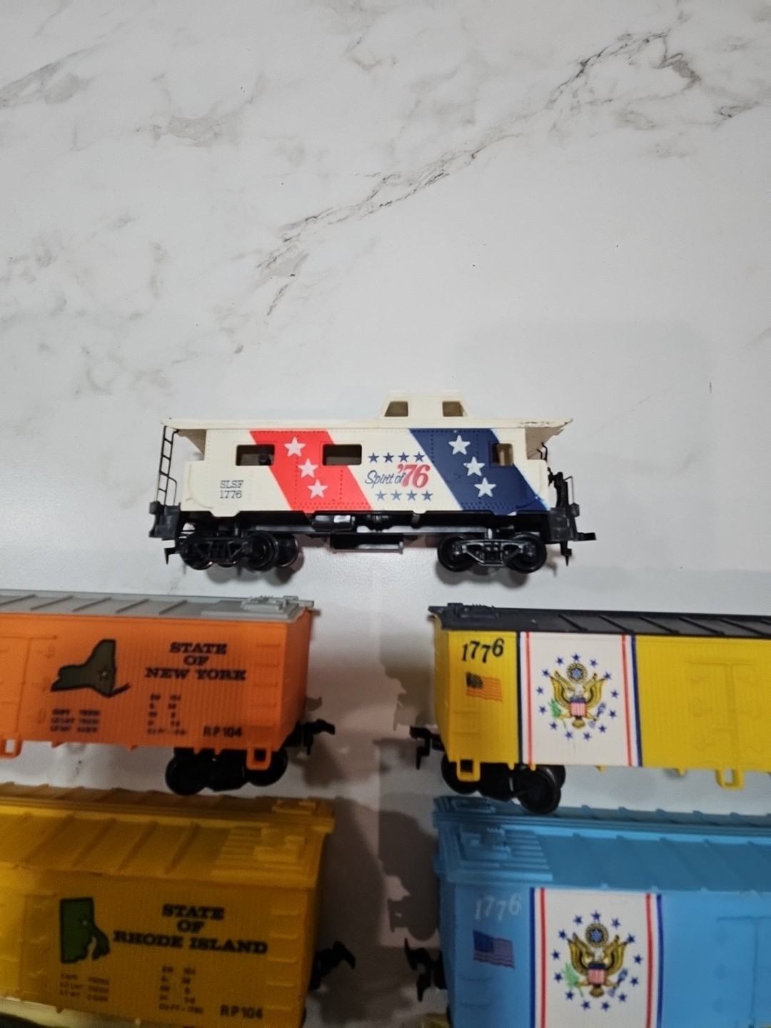 ho train cars lot used, Spirit of 1776 train cars, 6 total and caboose
