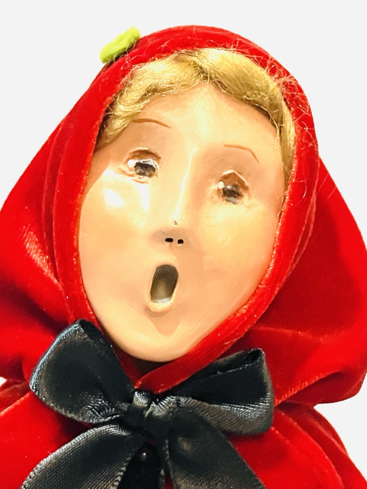 Byers Choice 2022 Valentine Woman Holding Heart Shaped Box