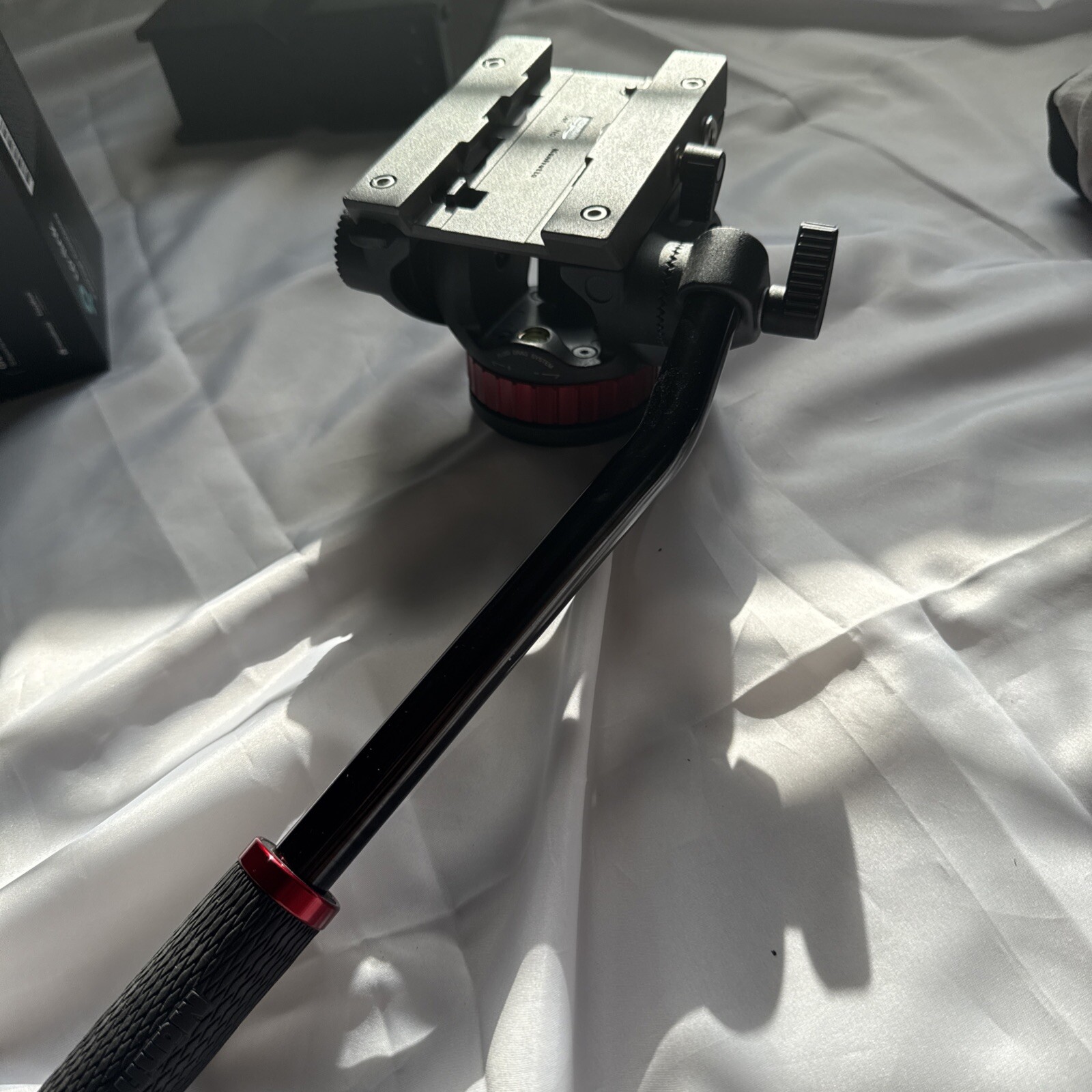 Manfrotto MVH502AH tripod head and handle