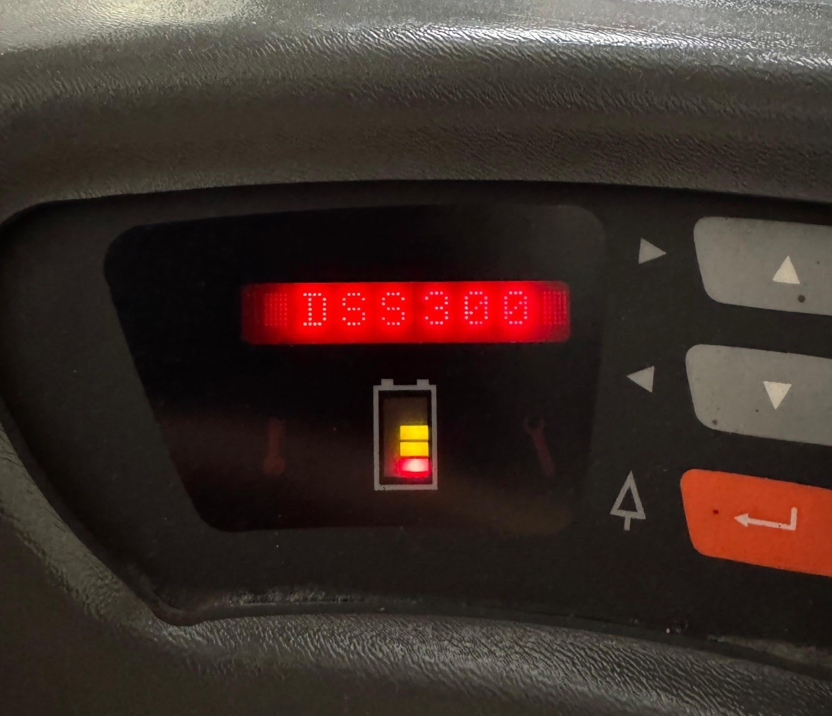 Raymond DSS 300 Stand Up Forklift Electric Reach Truck Warehouse Lift W/Charger