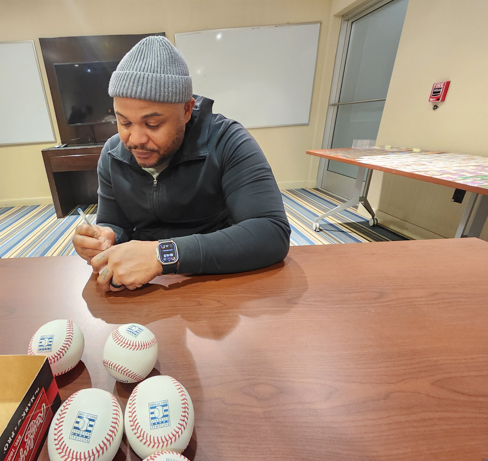Andruw Jones Autographed HOF Baseball LOGO Beckett Witnessed