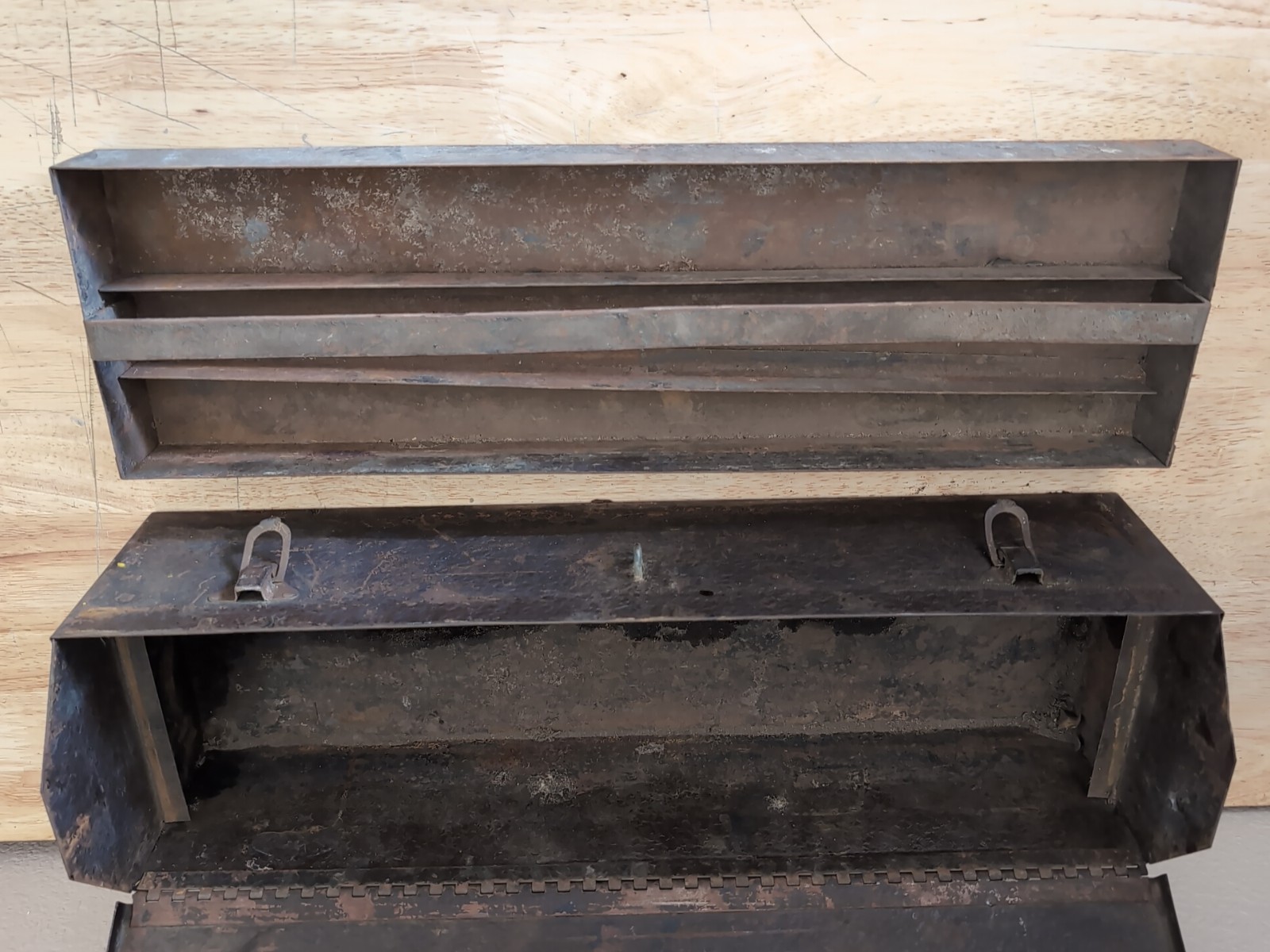 1930s Western Giant Tools Western Auto Supply Tool Box w/ Tray Leather Handle