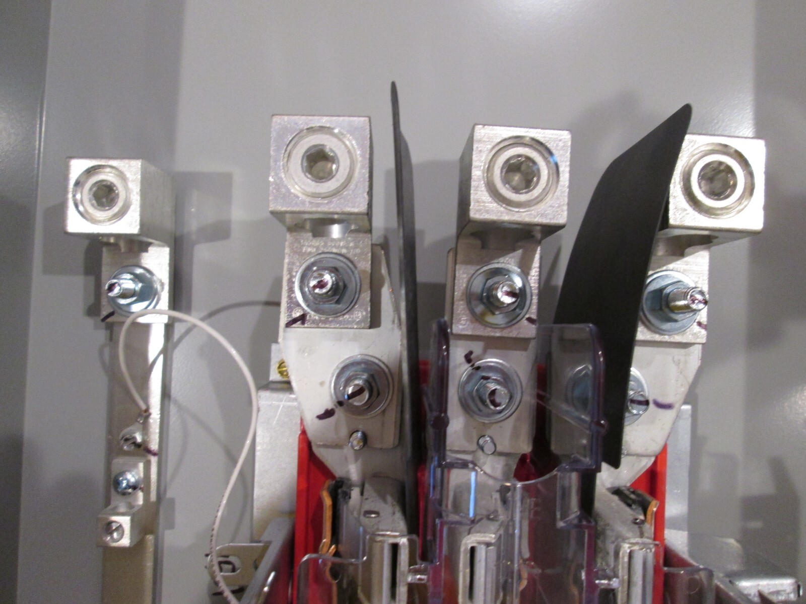 MILBANK - meter socket - 320 amp - 3 Phase - 7T BYPS U4342-R-K7-K6-BLG-AEPU