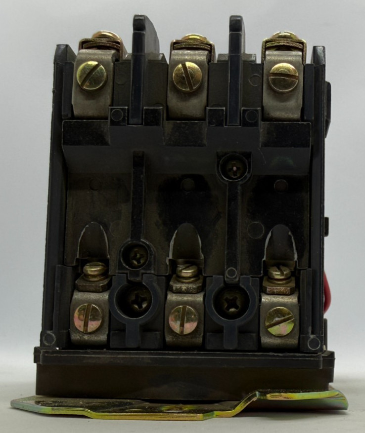 509-AOD Allen-Bradley Motor Starter Contactor 5 HP 600 VAC 18 amps. Size 0 (Z2)