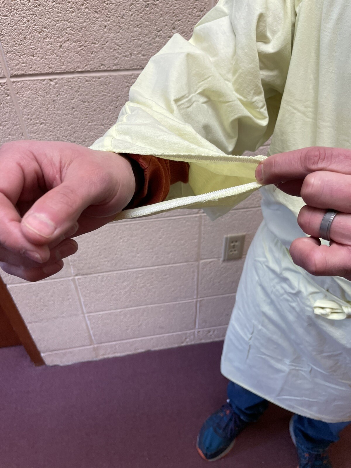 50 X Washable Re-Usable Isolation Surgical Gown Yellow Knit ELASTIC CUFFS