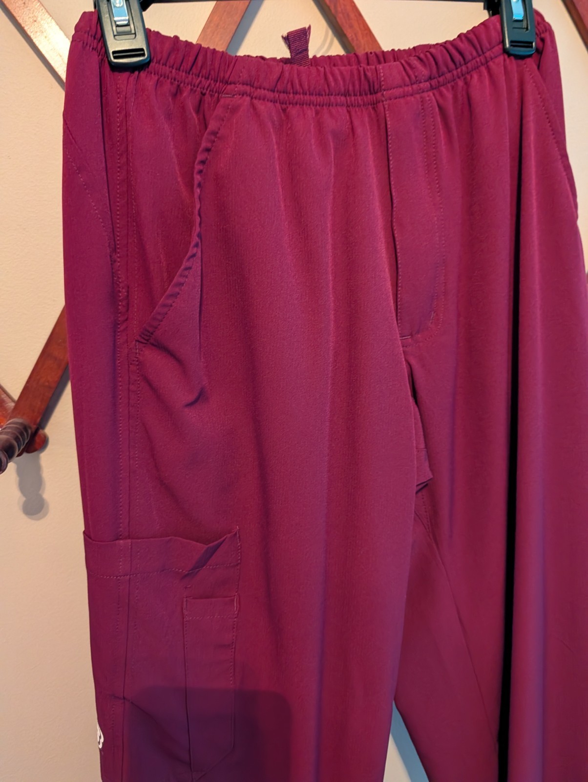 Skechers/Barco Scrubs Burgundy Men’s Set Top & Bottom Solid Pattern Size Small