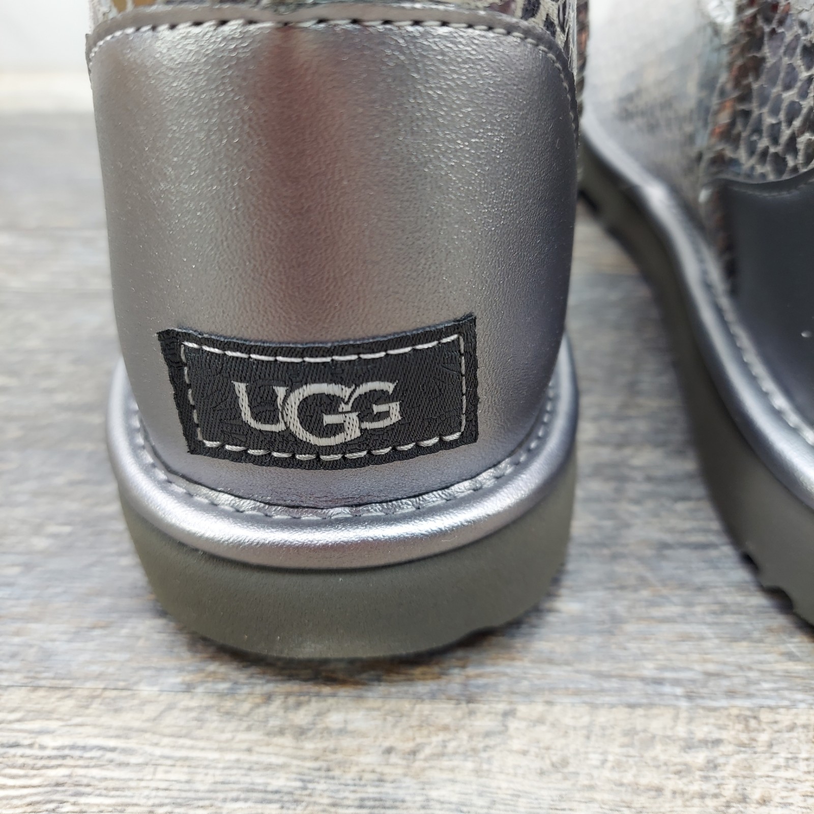 UGG Classic II Gel Hearts Silver Sequin Boots 1151613K Size 5 Kids Women's 6 NIB