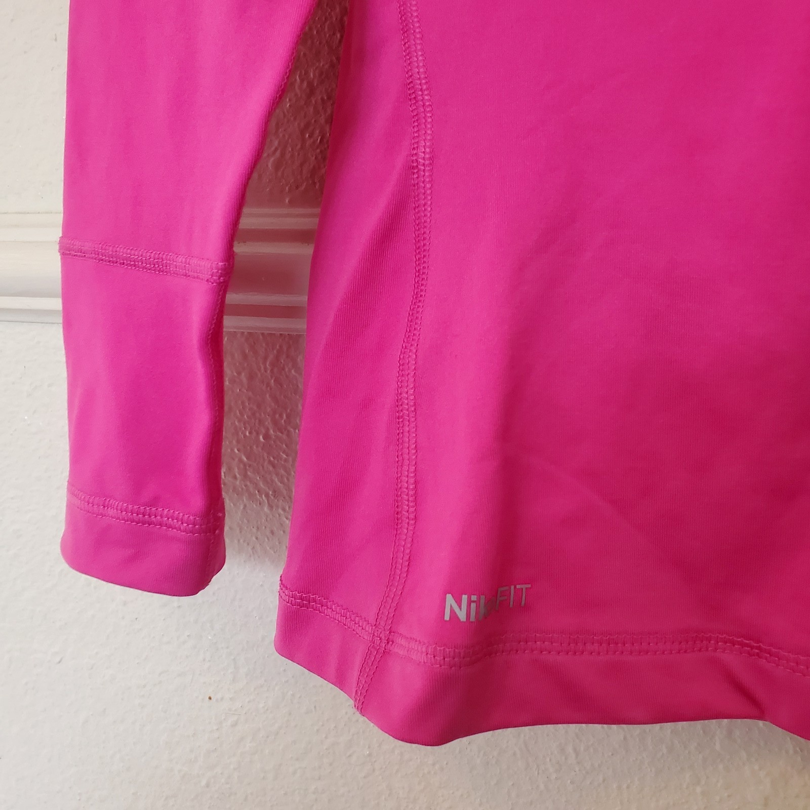 Nike Pro Women's Medium M Long Sleeve Compression Base Layer Shirt Hot Pink
