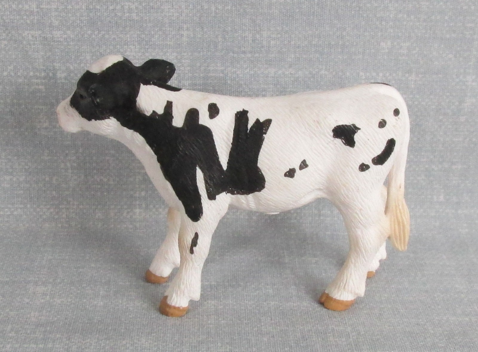 SCHLEICH HOLSTEIN CALF BABY COW BLACK & WHITE FARM ANIMAL FIGURE 13634 RETIRED