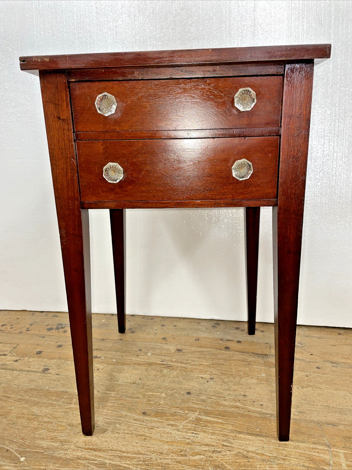 Vintage Mahogany 2 Drawer Table Nightstand lamp stand Glass knobs