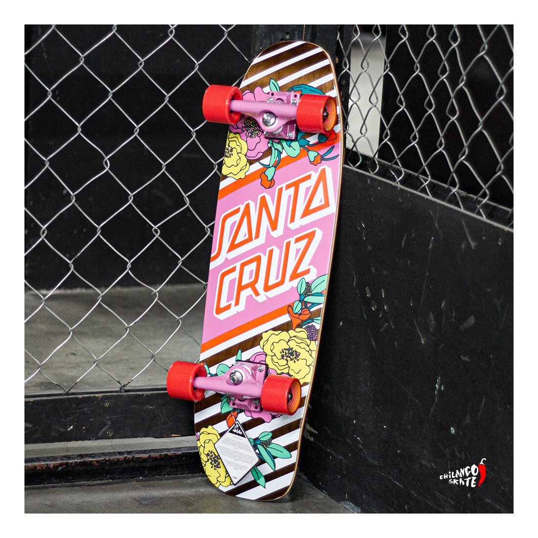 Santa Cruz PINK Flowers old school Skateboard Cruiser 8.4" x 29.4" complete