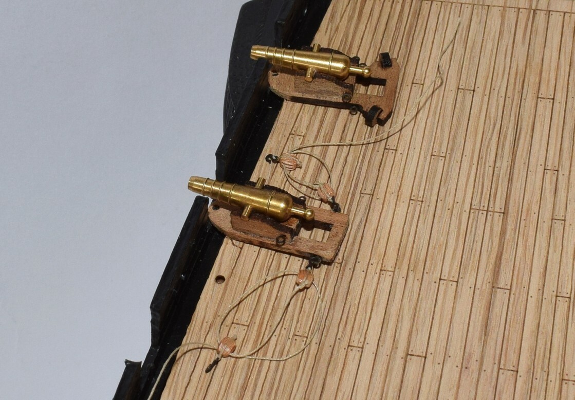 Revell USS Constitution, United States 1:96 -268pcs Blocks, 2ropes of guns hoist