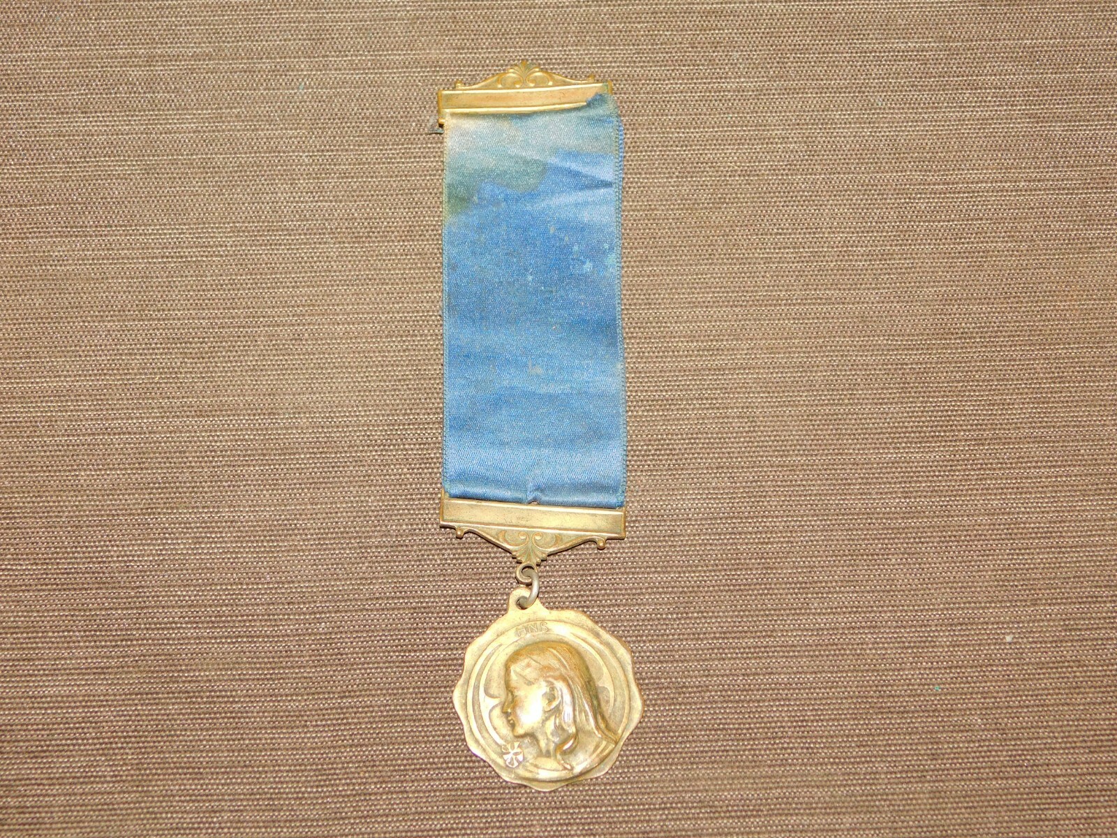 VINTAGE 1909 BUREAU HOLY NAME SOCIETY  MEDAL