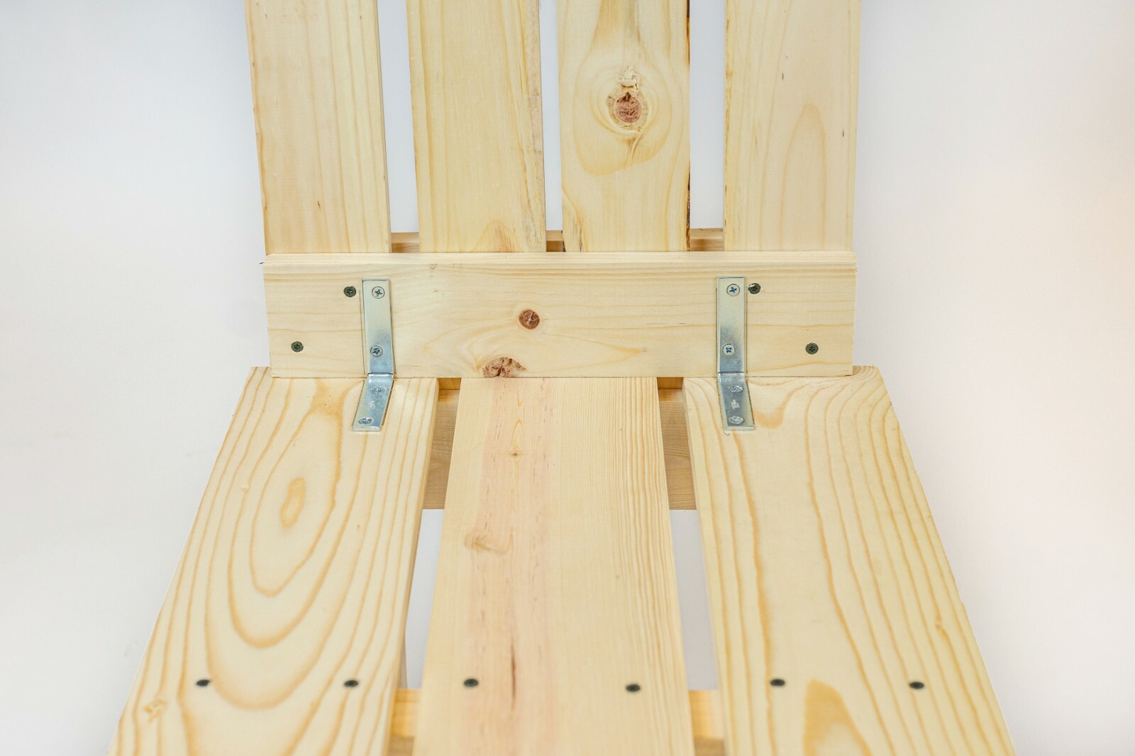 New Small Goat Milking Stand for Pygmy and Nigerian Dwarf Goats 32in. Natural