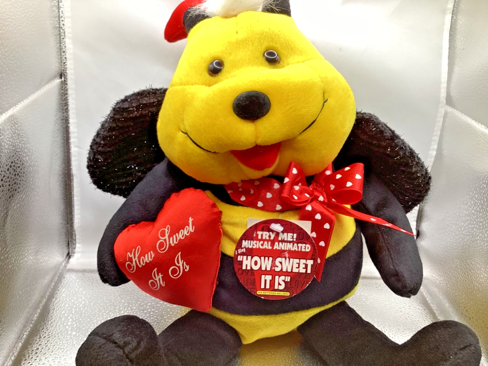 Dan Dee MTY International Animated Bumble Bee Sings "How Sweet It Is" t75