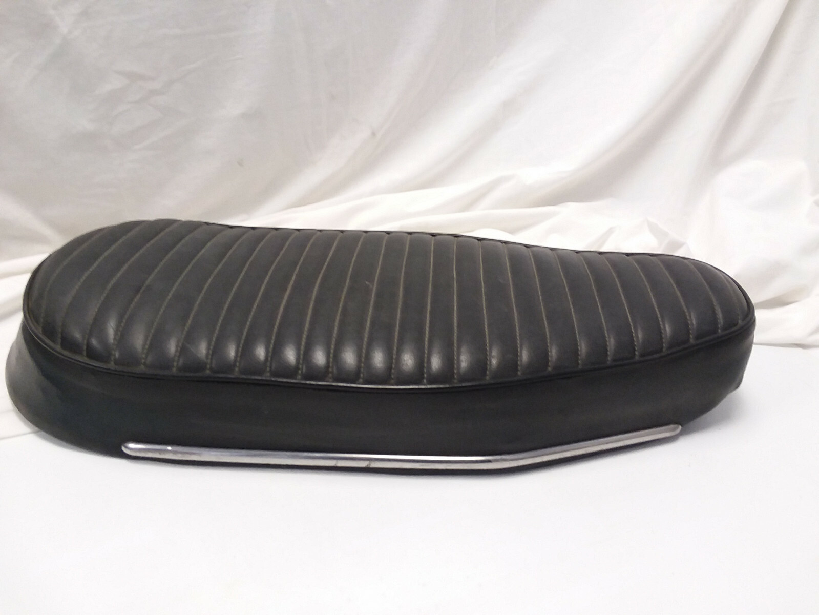 TRIUMPH TR25W 250 SEAT SADDLE 82-9472 ORIGINAL "NOT REPRODUCTION"