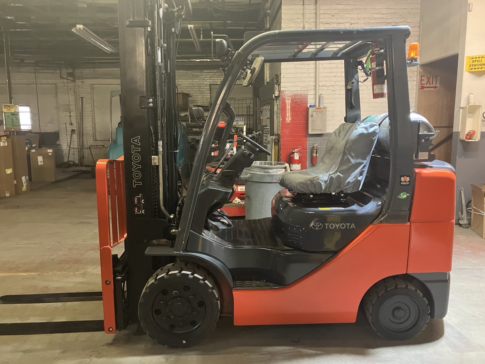 2020 Toyota 6000 LB Forklift With Side Shift and Triple mast