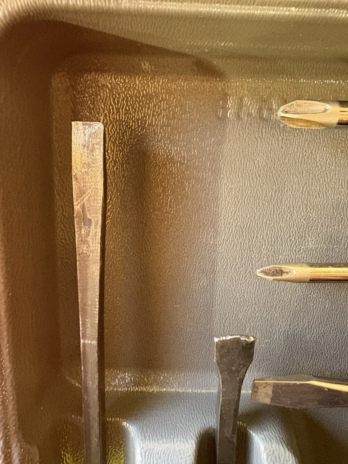 SNAP ON 9Pc HI-VIZ Mixed Soft Grip Screwdriver Striking Prybar Set