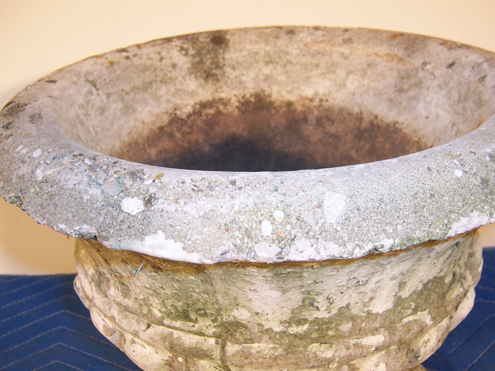 Nice Antique Weathered Concrete Garden Flowerpot Planter Urn Old White Paint