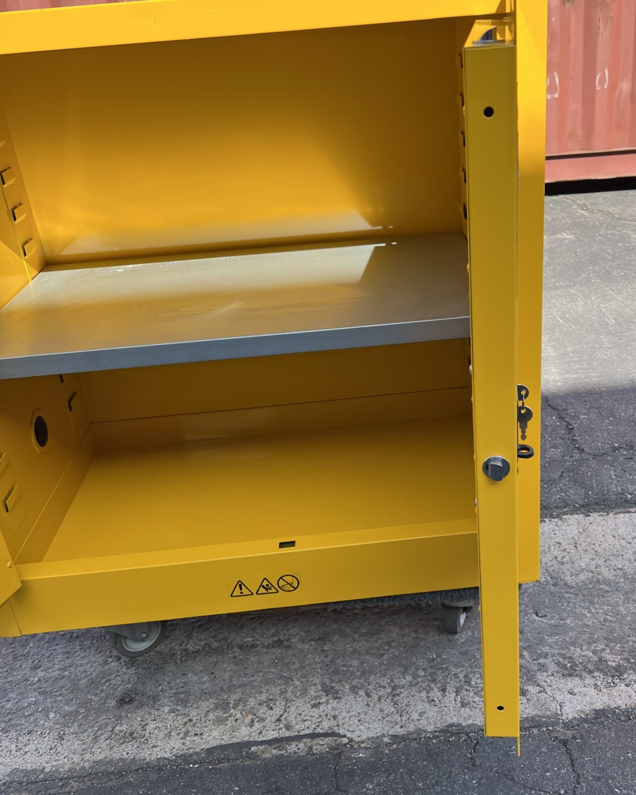 Edsal 22 gal Steel Freestanding Flammable Safety Storage Cabinet